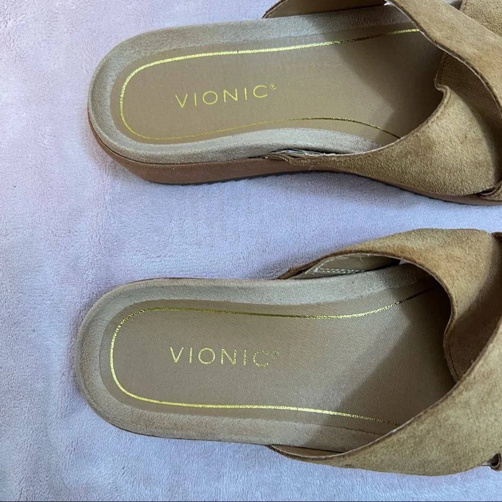 Vionic Hayden Platform Slip-On Sandal or Slides. Size 9 1/2.